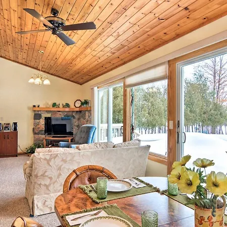 Cedar Cottage, Private Beach On Lake Leelanau